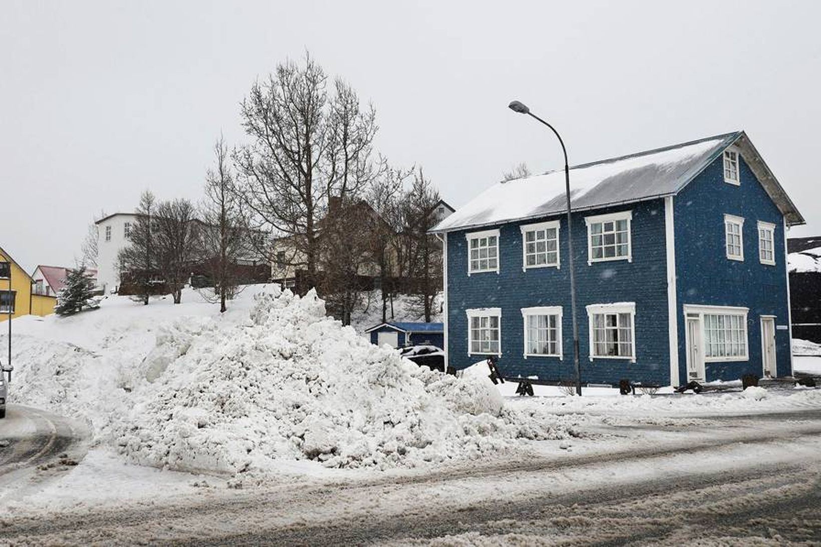 Páskaveður Fátt er landanum mikilvægara en veður um páskana. Á …