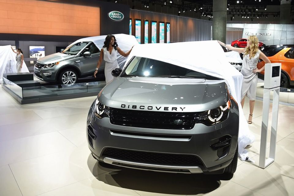 Úrvalsútgáfa af Land Rover Discovery Sport svipt hulum á sýningunni í Los Angeles.