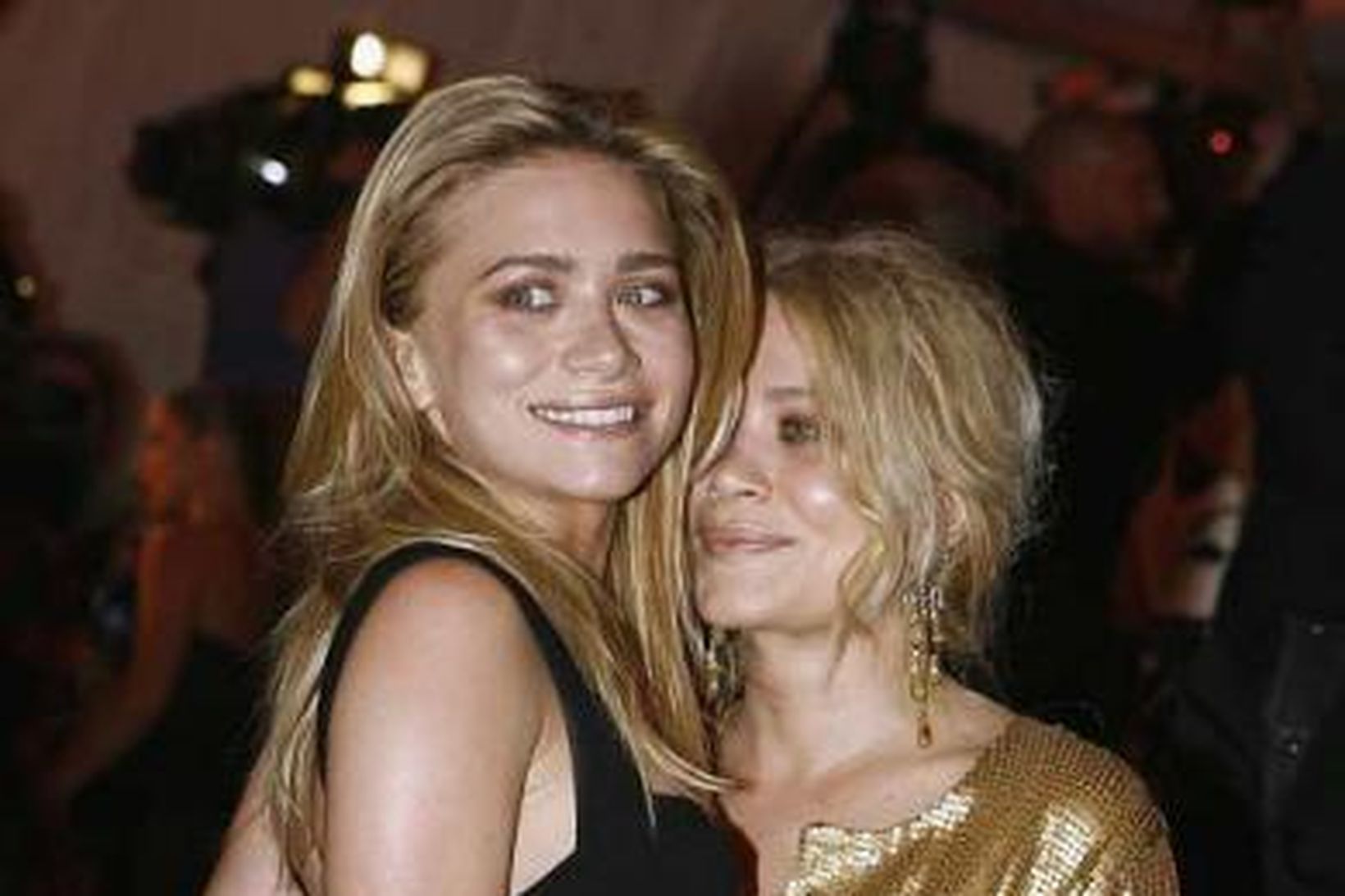 Ashley (tv.) og Mary-Kate Olsen í New York í maí.