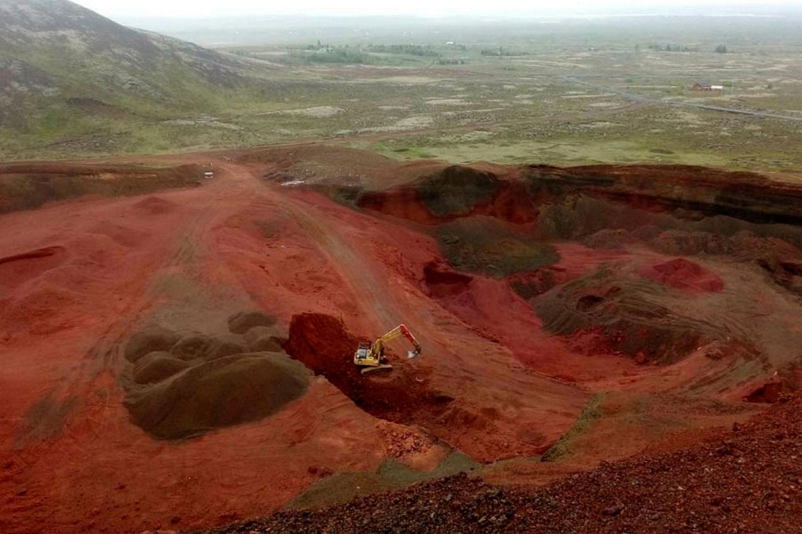 Séð ofan í námu í Seyðishólum.