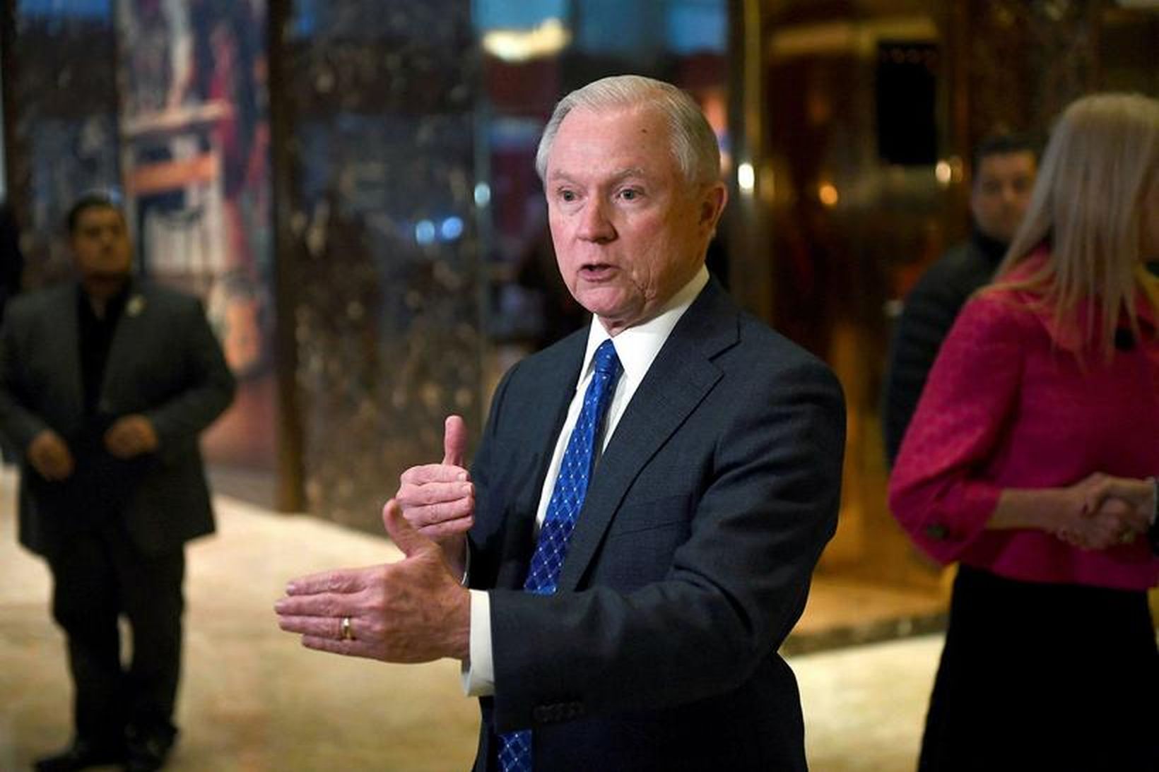 Jeff Sessions vill alla ríkissaksóknara, sem skipaðir voru í forsetatíð …