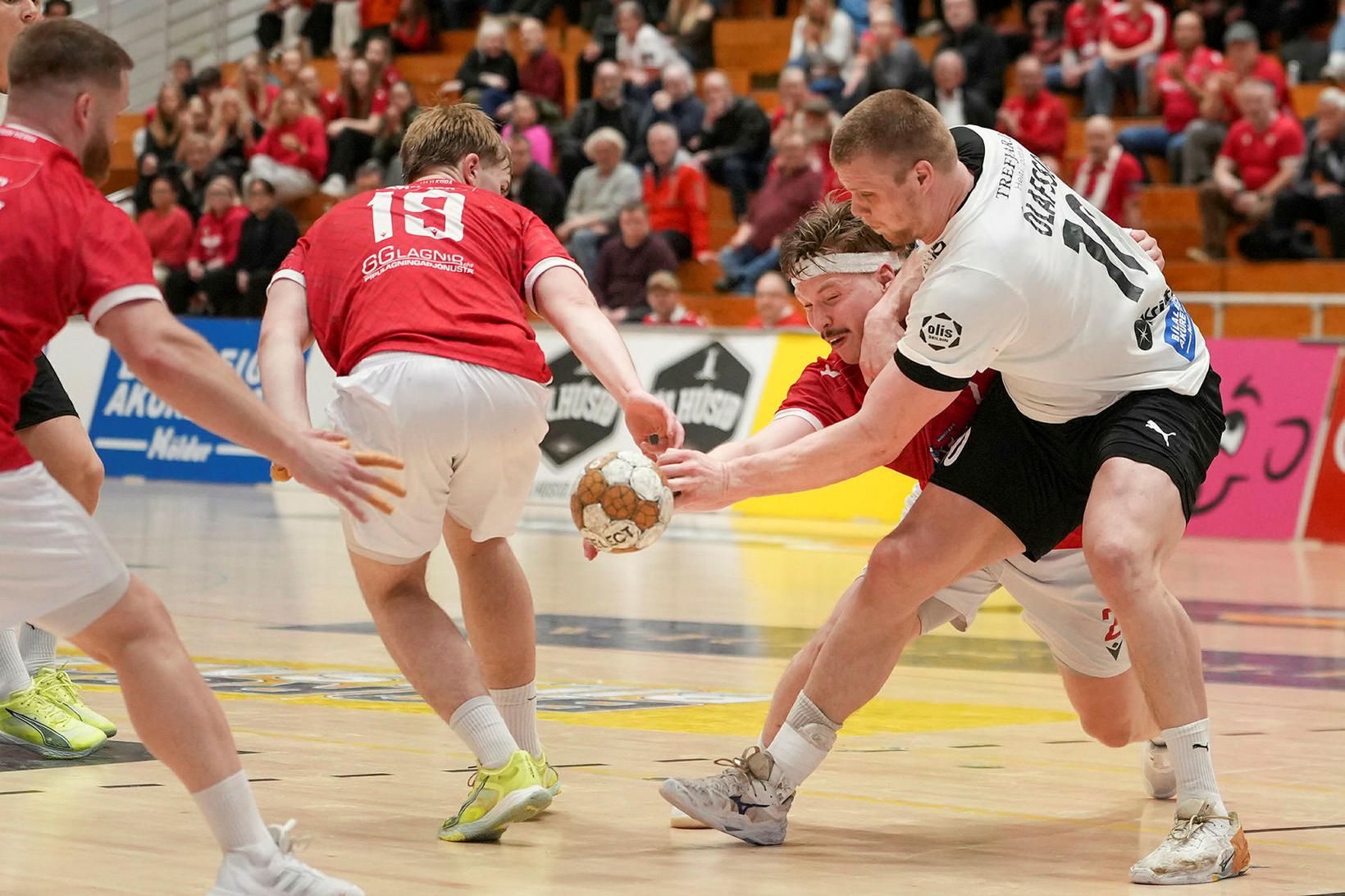 Valur - FH, staðan er 7:9