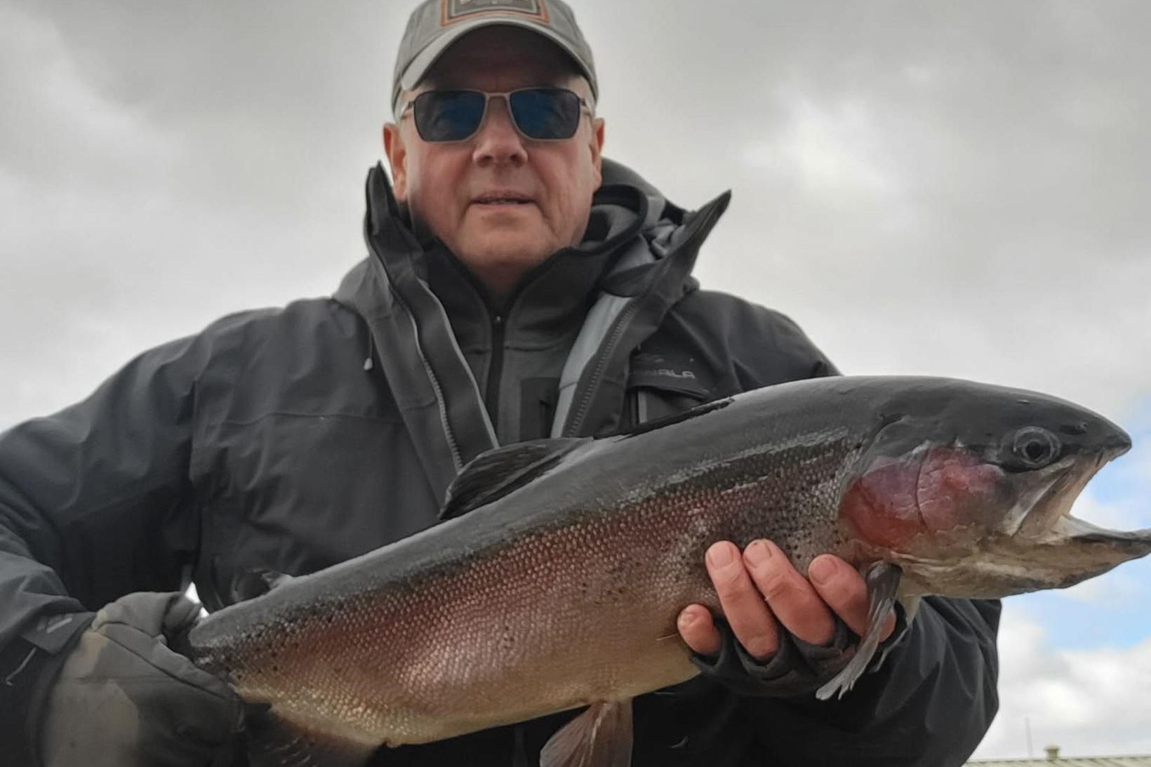 Veiddi risaregnboga - „Fer beint í reyk“