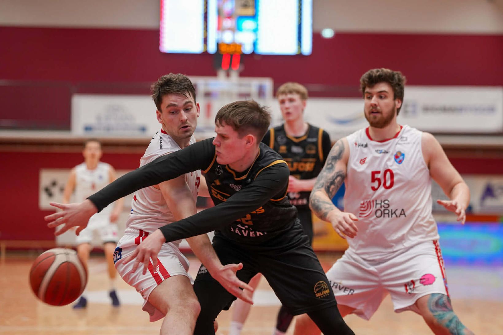 Óvænt úrslit í tveimur leikjum af þremur