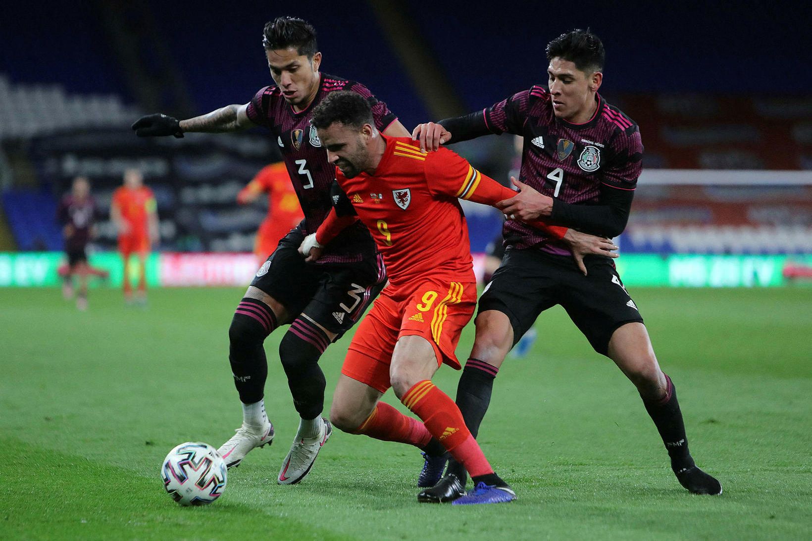 Hal Robson-Kanu, fyrir miðju, í leik Wales og Mexíkó á …