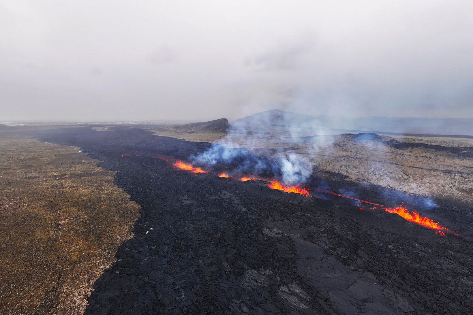 Síðdegis í gær hafði dregið mikið úr krafti gossins.