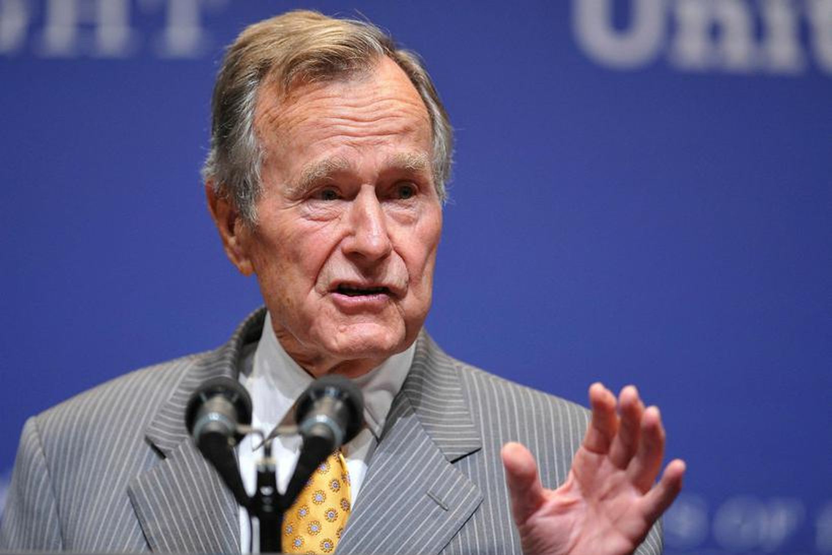 George H.W. Bush árið 2009.
