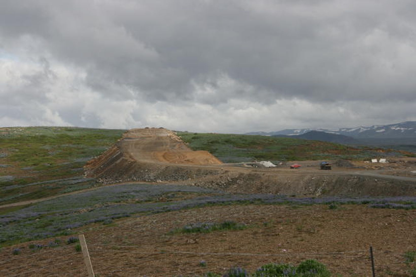 Eins og sjá má er vegslóðinn engin smásmíði.