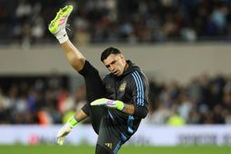 Emiliano Martinez vill vera áfram á Englandi.