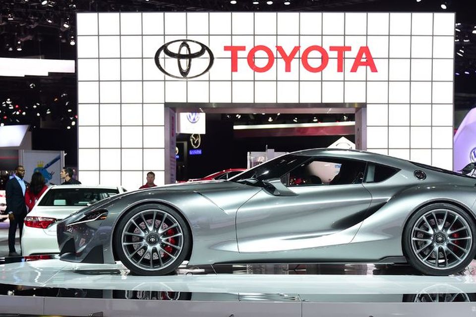Toyota svipti hulunni af hugmyndabílnum FT-1, sportbílaunnendum til ómældrar gleði.
