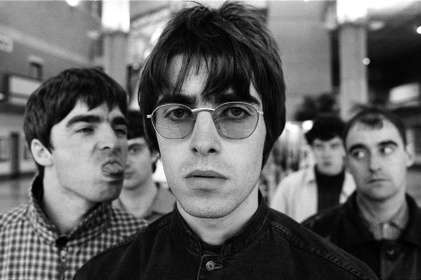 Hljómsveitin Oasis árið 1994. Frá vinstri: Noel Gallagher, Paul Arthurs, …