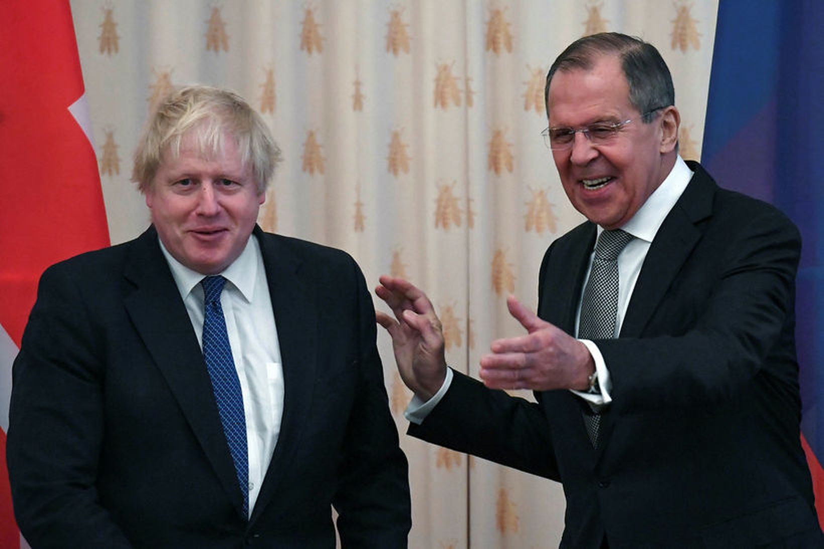 Boris Johnson, utanríkisráðherra Bretlands, og Sergei Lavrov, utanríkisráðherra Rússlands, slógu …