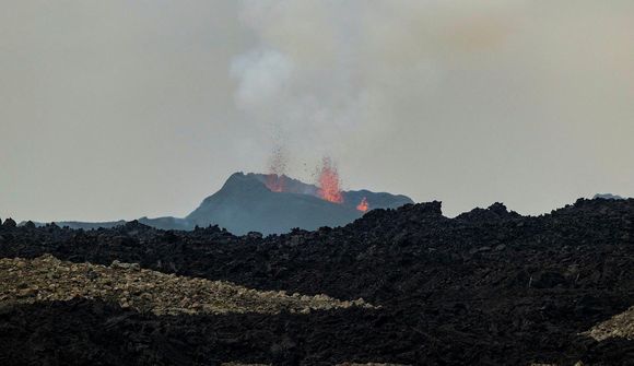 Gatið á gígnum hefur lokast - Virknin haldist stöðug