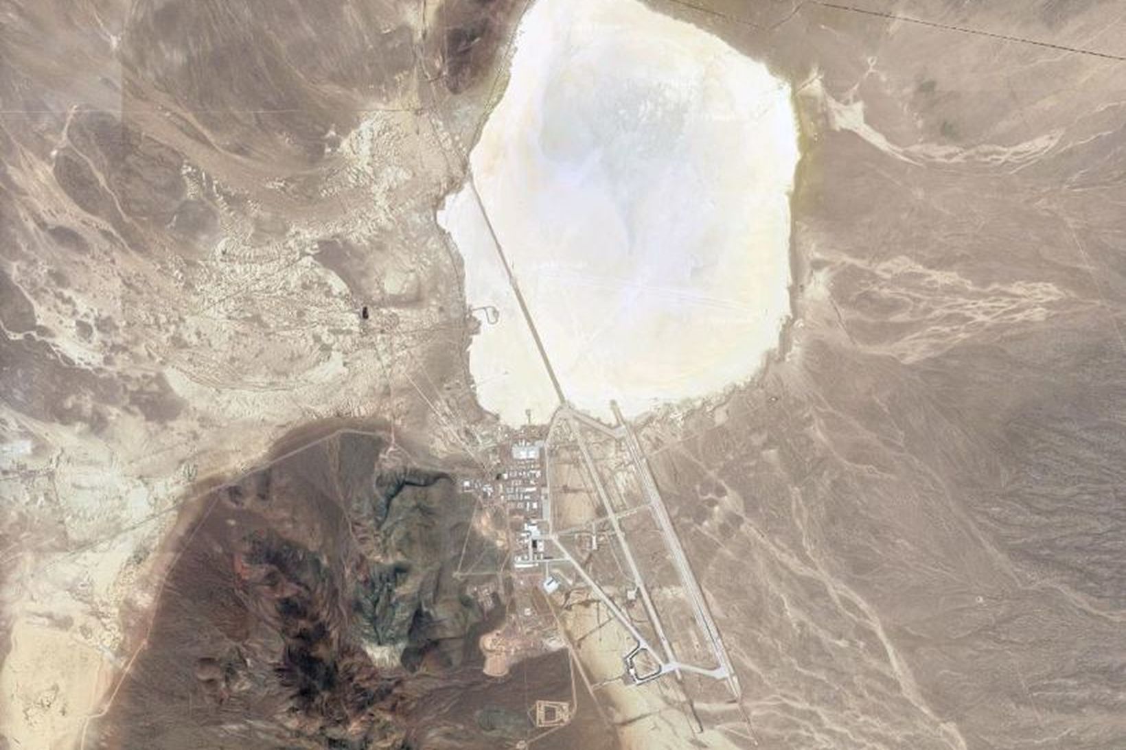 Margar mýtur hafa spunnist upp um Area 51 í Nevada.