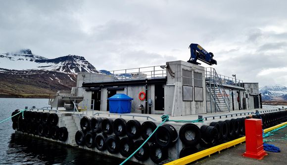 Fyrsti steypti prammi landsins á Fáskrúðsfirði