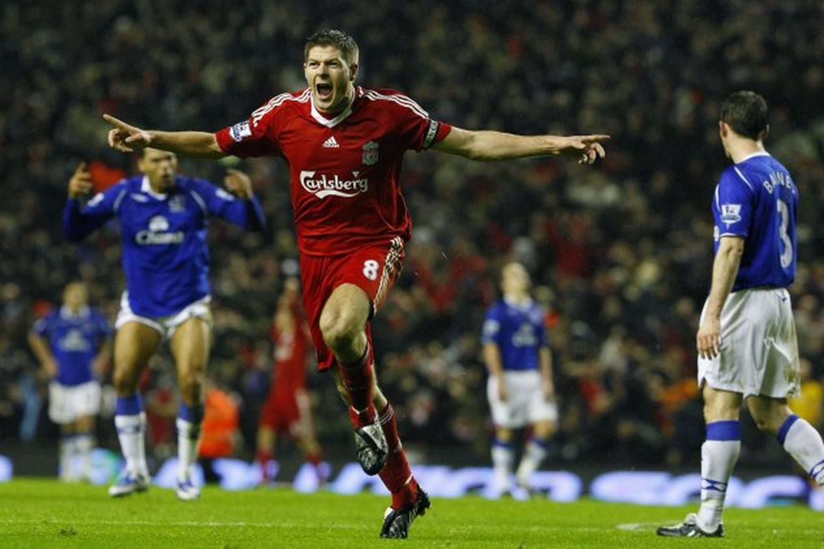 Steven Gerrard fyrirliði Liverpool.