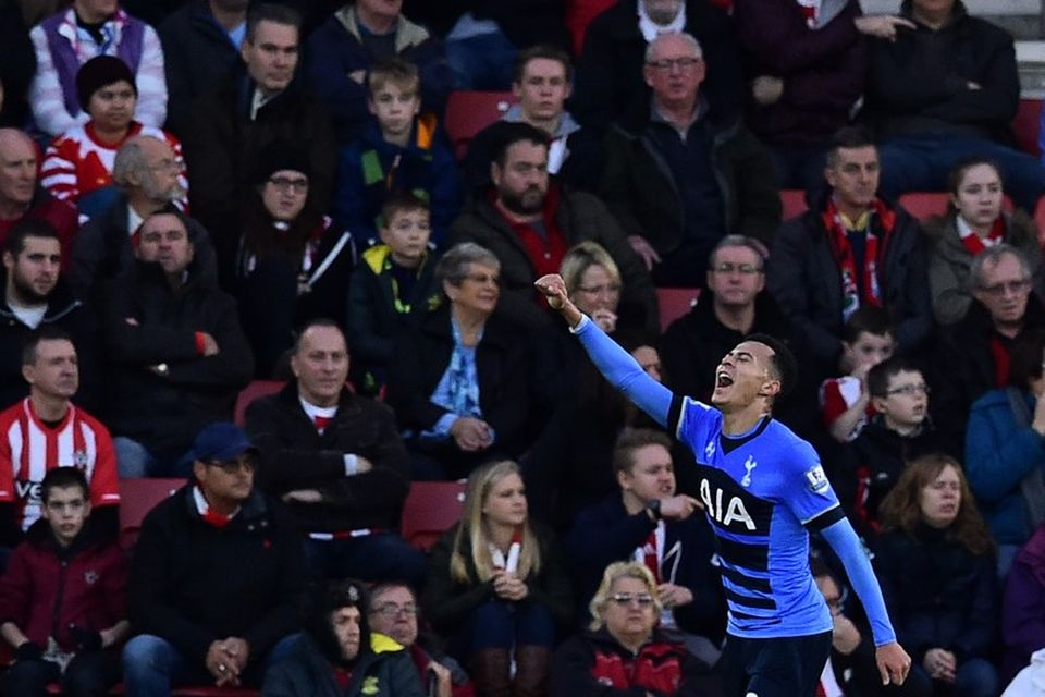 Dele Alli fagnar marki sínu fyrir Tottenham.