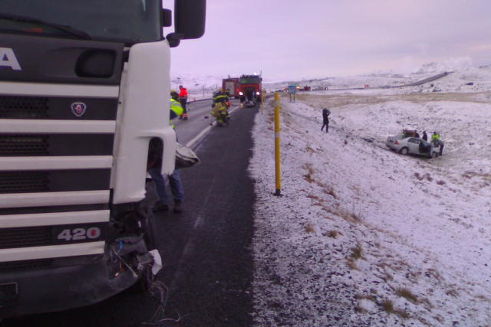 Frá slysstað á Suðurlandsvegi í dag.