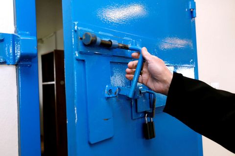 Fangelsi Heimila á samkvæmt frumvarpi dómsmálaráðherra að fullnusta allt að tveggja ára óskilorðsbundið fangelsi með …