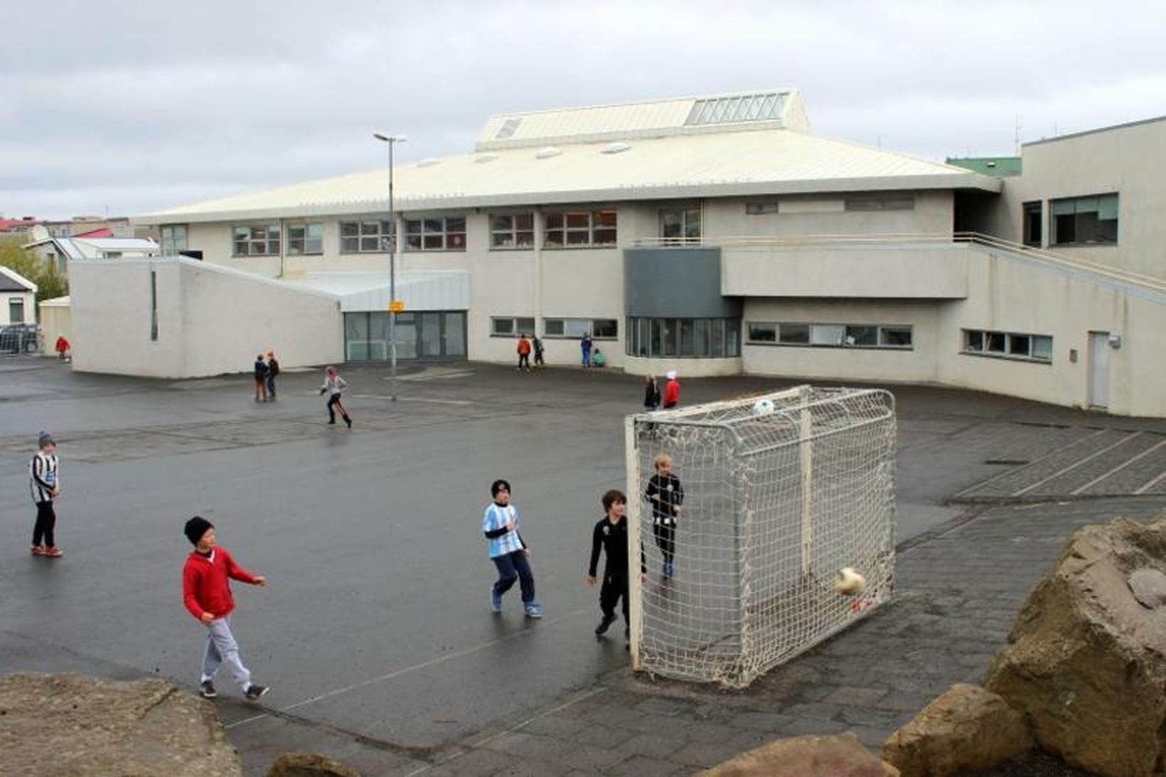 Framkvæmdir við stækkun grunnskólahússins er að hefjast.