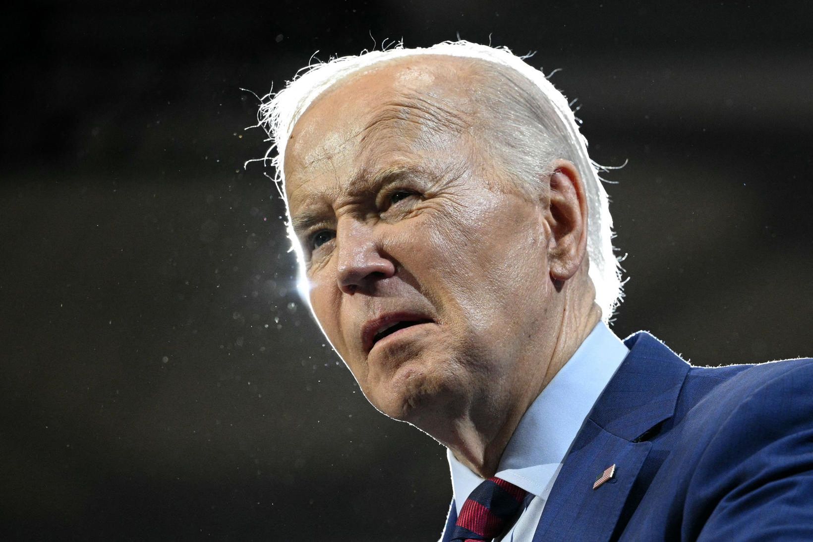 Joe Biden þótti standa sig illa í kappræðum í síðustu …