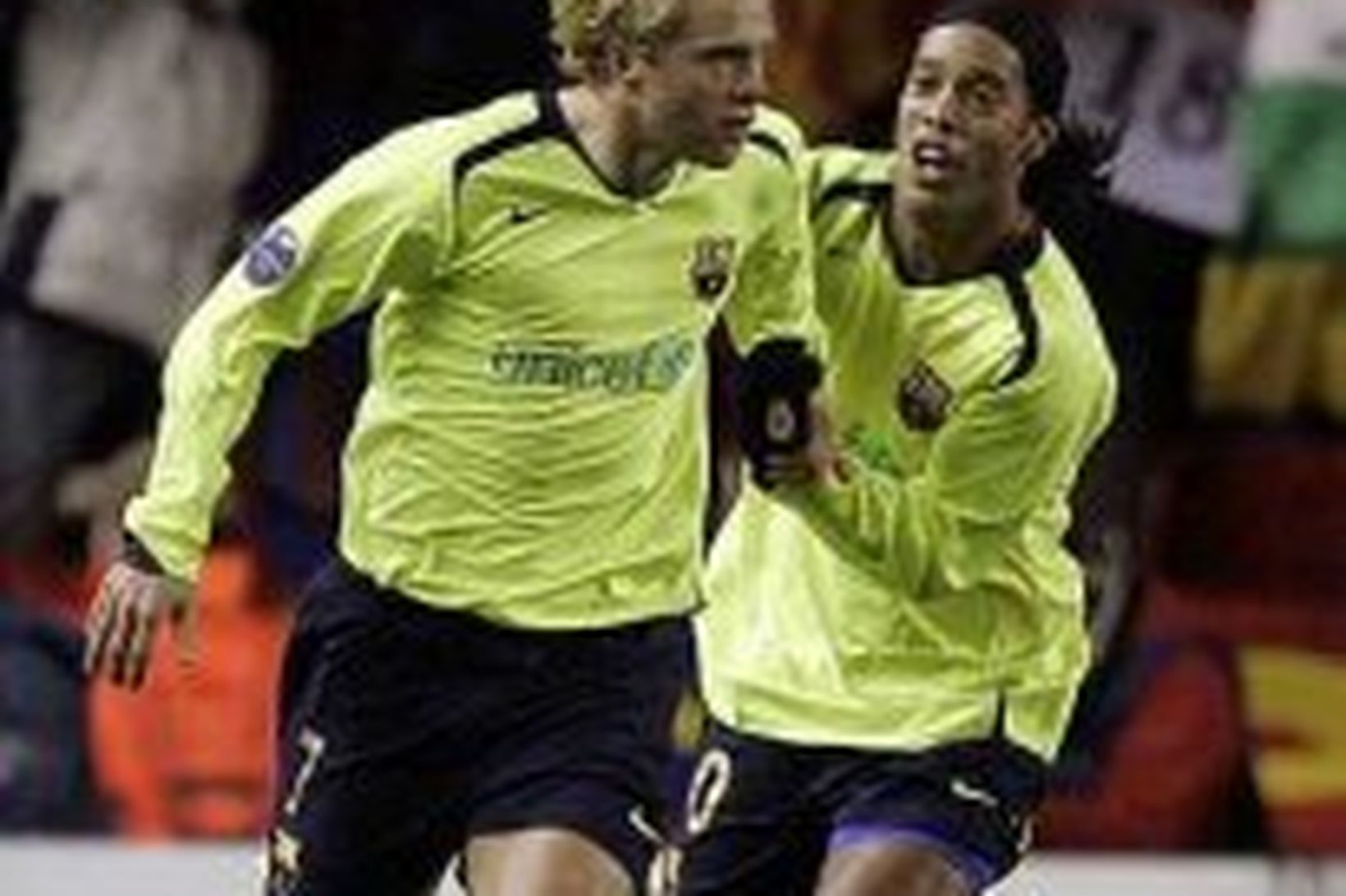 Sögusagnir um brotthvarf Eiðs Smára frá Ronaldinho og félögum í …