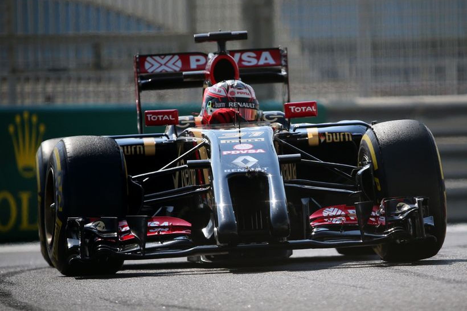 Romain Grosjean í Yas Marina brautinni í Abu Dhabi í …