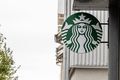 Bið Opnun kaffihúsa Starbucks hefur verið frestað um þrjá mánuði.