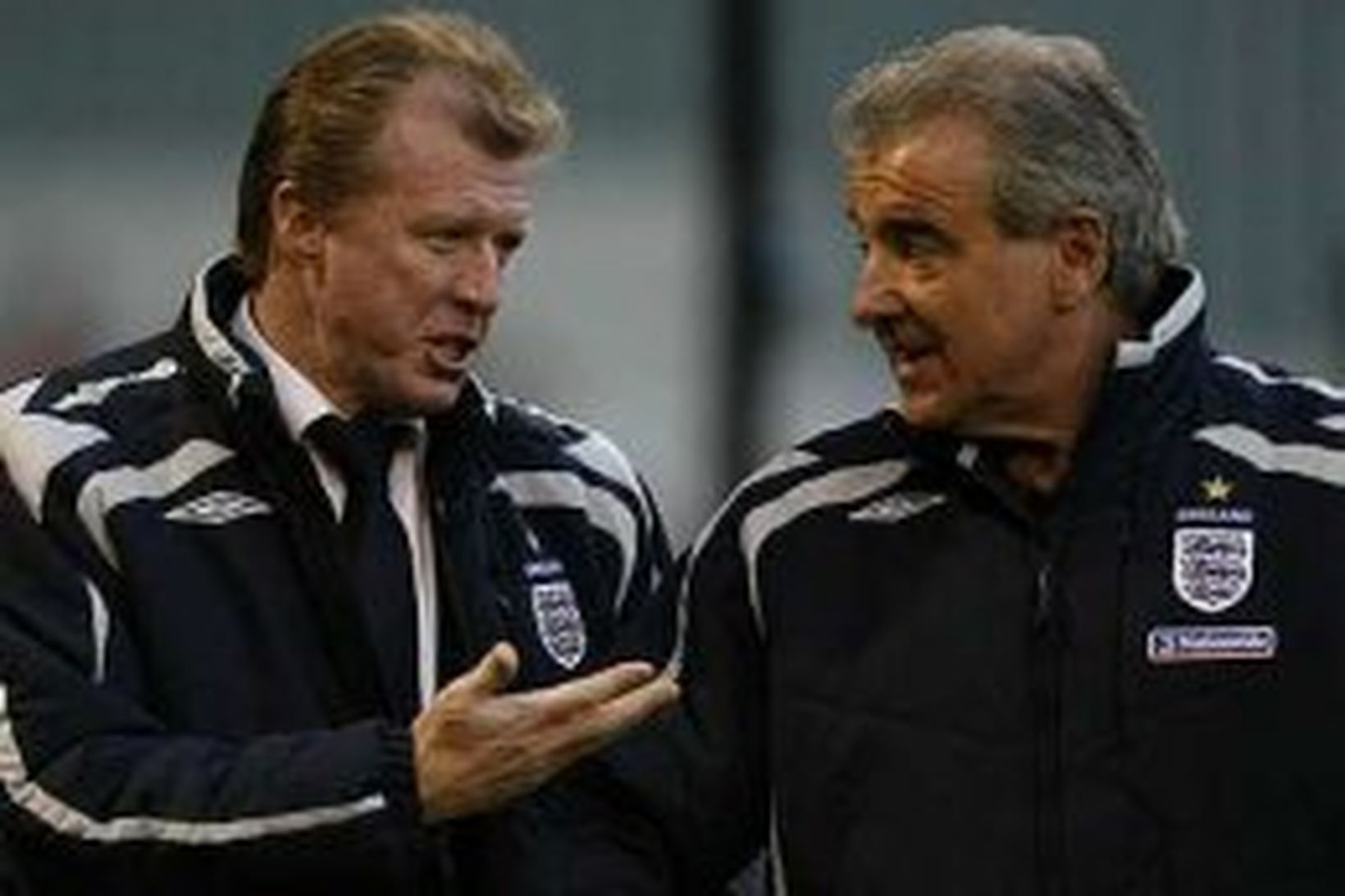 Terry Venables, til hægri, ræðir við Steve McClaren þegar þeir …