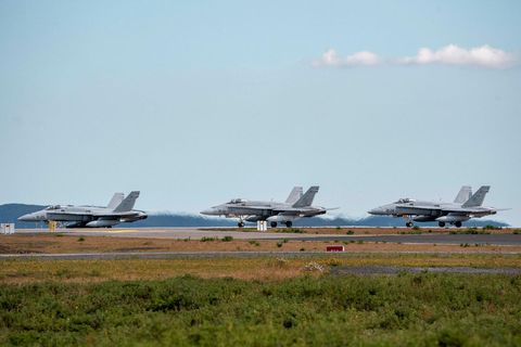Orrustuþoturnar undirbúa flugtak í Keflavík.