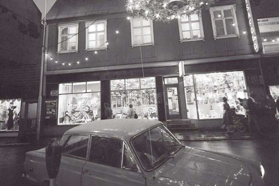 Jólabjallan í Austurstræti í desember árið 1974.