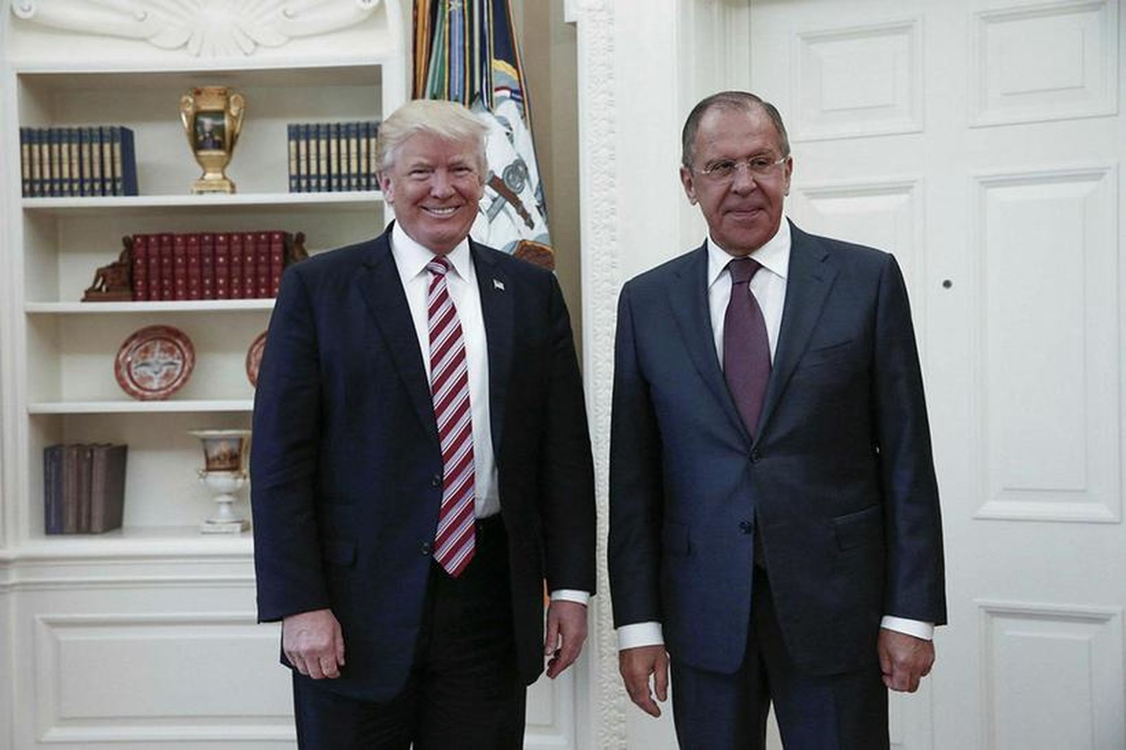 Donald Trump ásamt Sergei Lavrov í Hvíta húsinu í síðustu …
