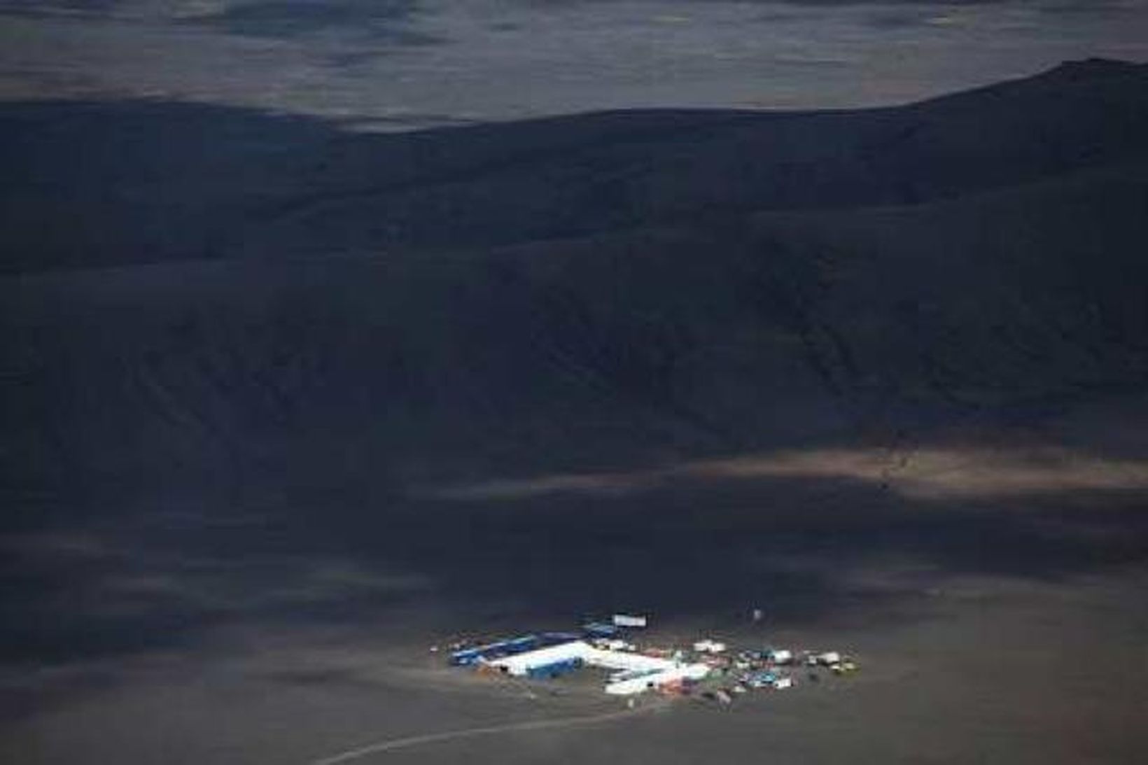 Kvikmyndaver Ridleys Scotts er á Suðurlandi, nálægt Heklu. Þar starfa …