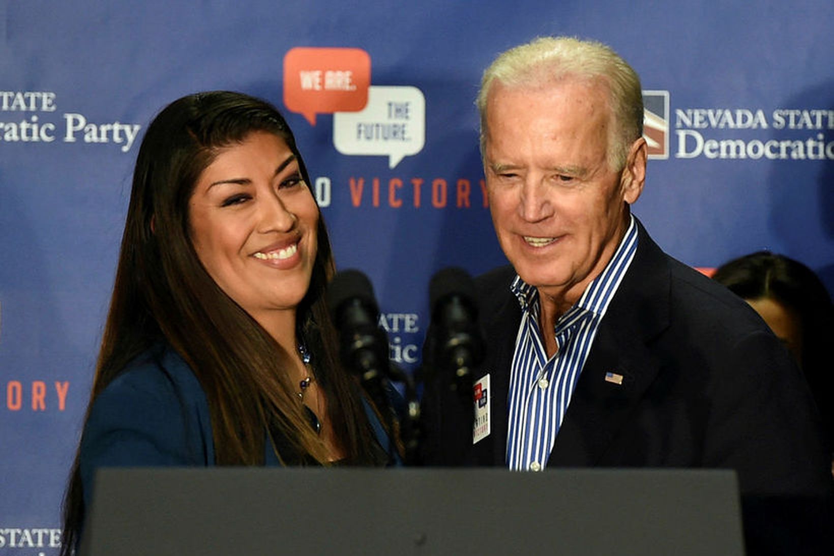 Lucy Flores og Joe Biden í aðdraganda kosninga 2014.
