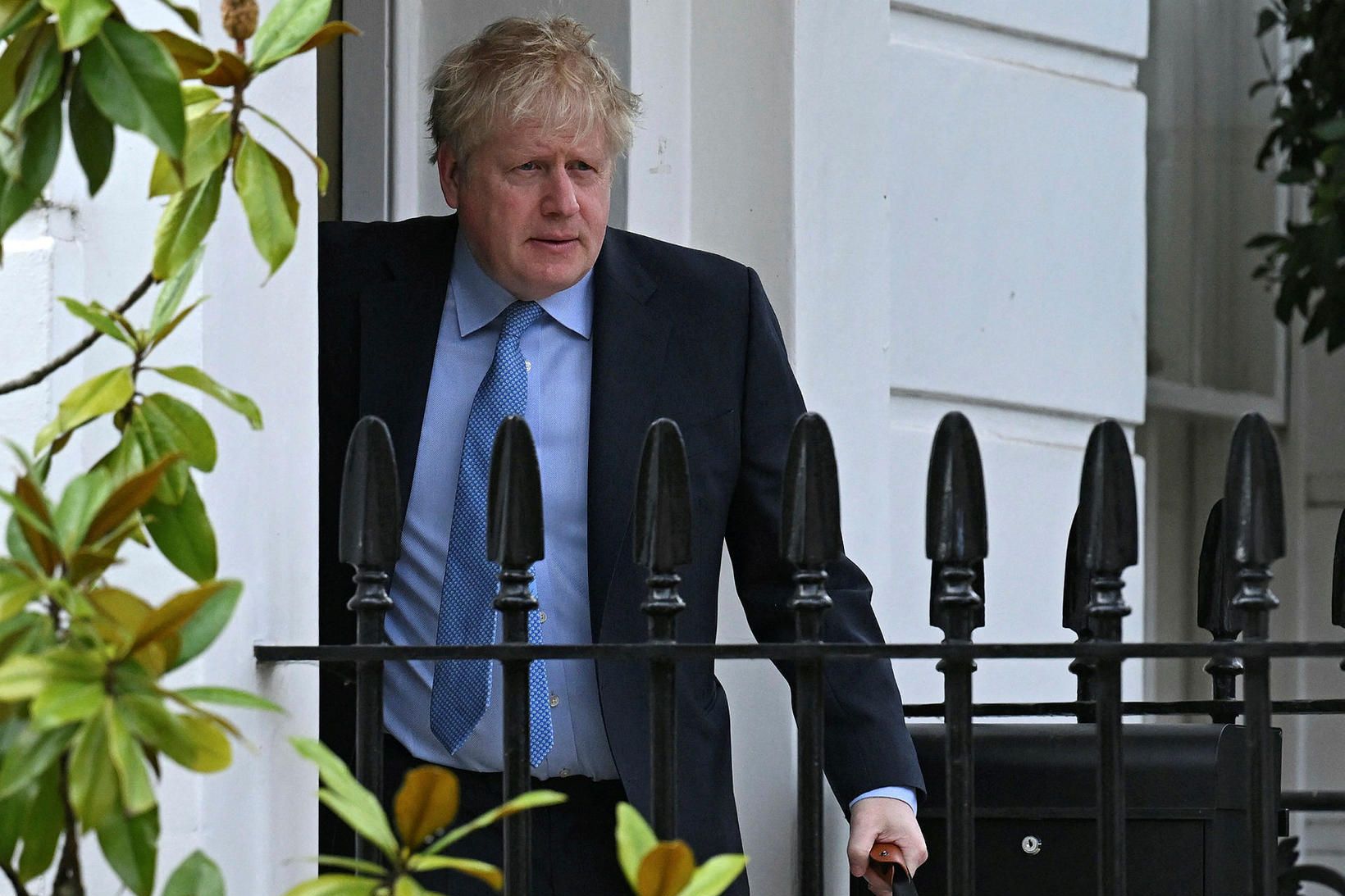 Boris Johnson svarar fyrir á breska þinginu í dag.
