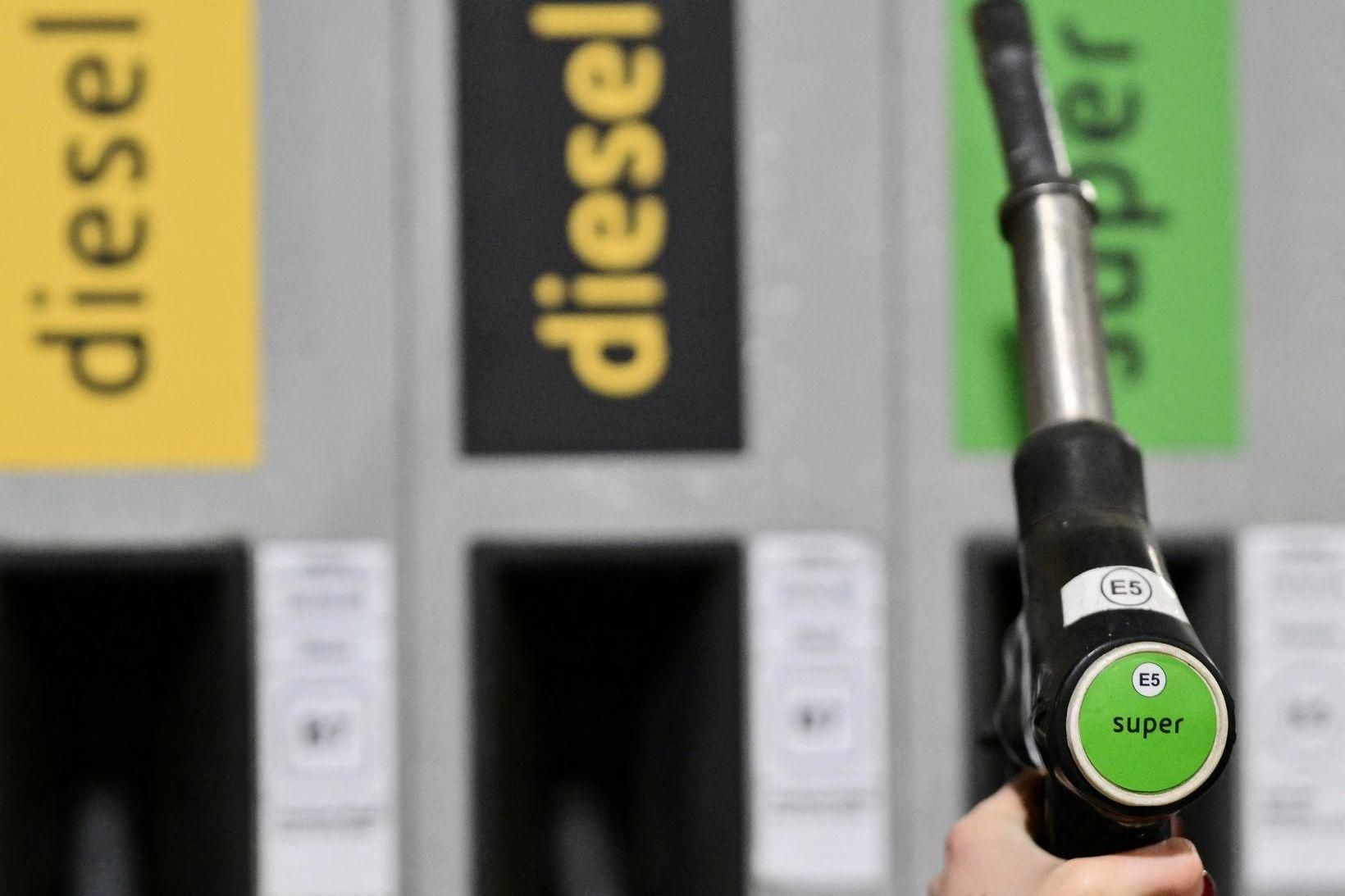 Noregur lækkar gjöld á bensín og dísilolíu