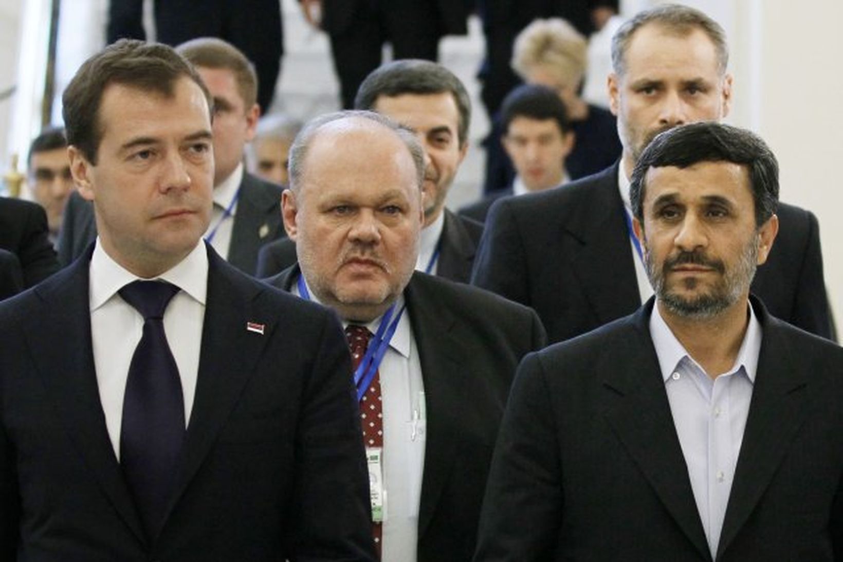 Dmiítrí Medvedev (lengst t.v.) og Mahmoud Ahmadinejad (lengst t.h.) í …