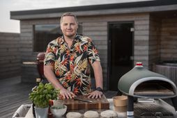 Árni Þorvarðarson bakarameistari gerði dýrindis pestó-pítsu í þættinum Logandii ljúfffengt á dögunum. Það er helgarpítsan …