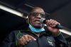 Zuma gefur sig fram við lögreglu 