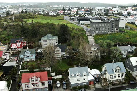 Manndrápið átti sér stað fyrir utan verslun í Hafnarfirði.