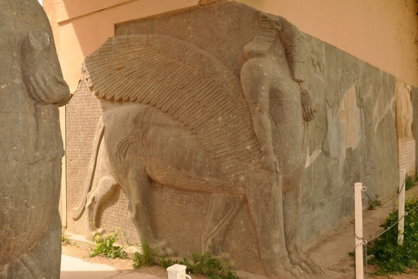 Nimrud liggur um 30 km suðaustur af Mosul og er …