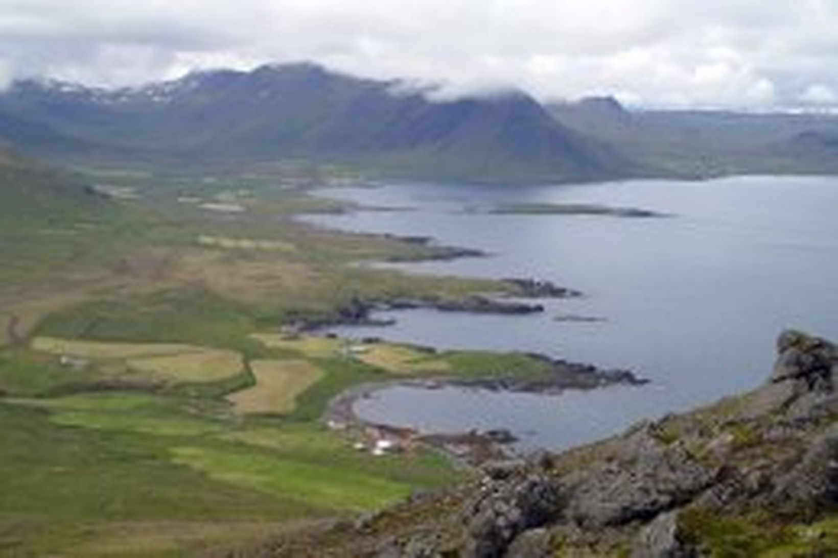 Séð yfir Trékyllisvík í Árneshreppi.
