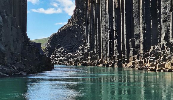 Svona kemstu niður að Stuðlagili