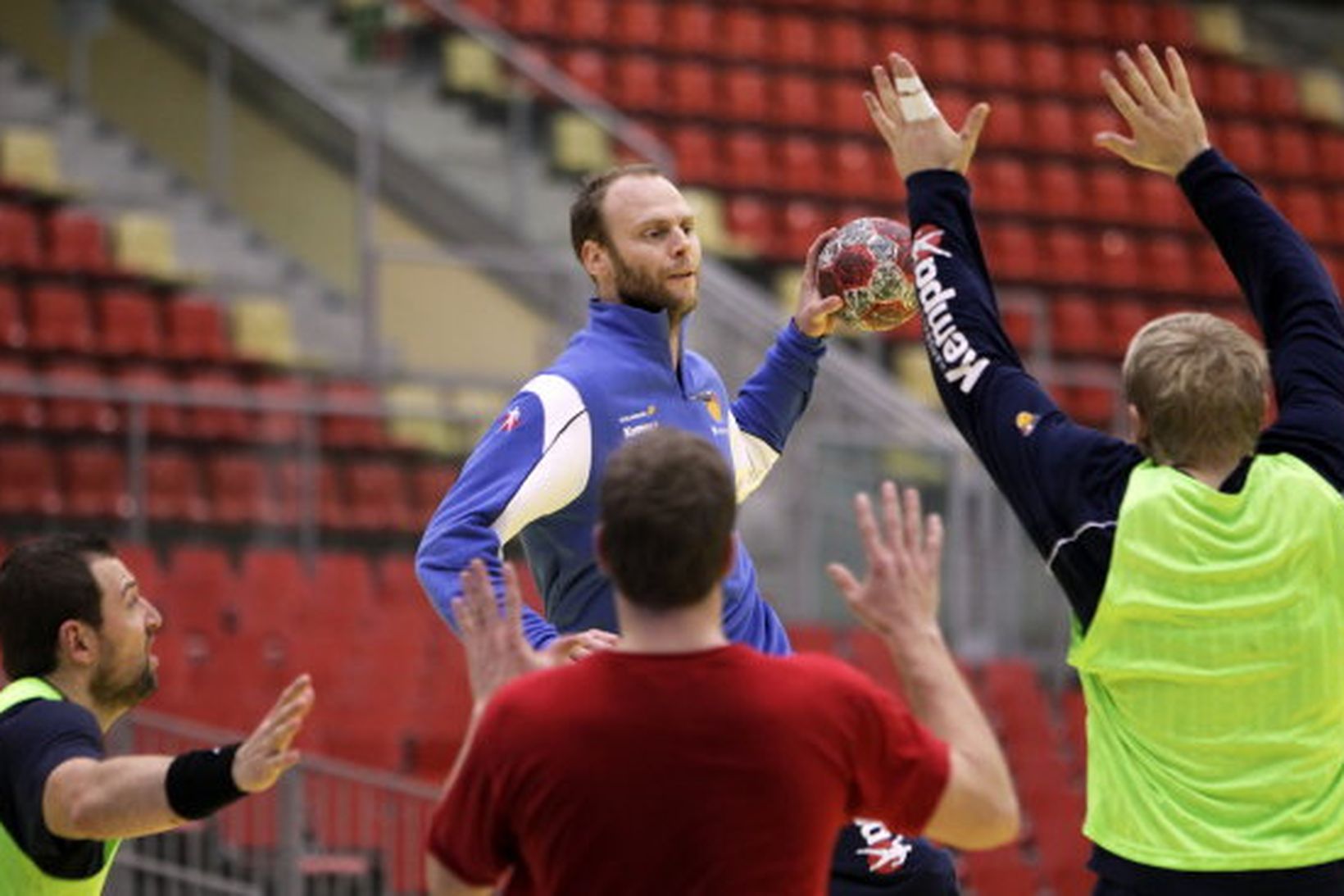 Landsliðið á æfingu í Tips Arena höllinni í Linz.