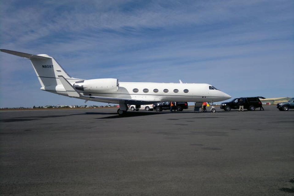 Einkaþota Tom Cruise á Reykjavíkurflugvelli.