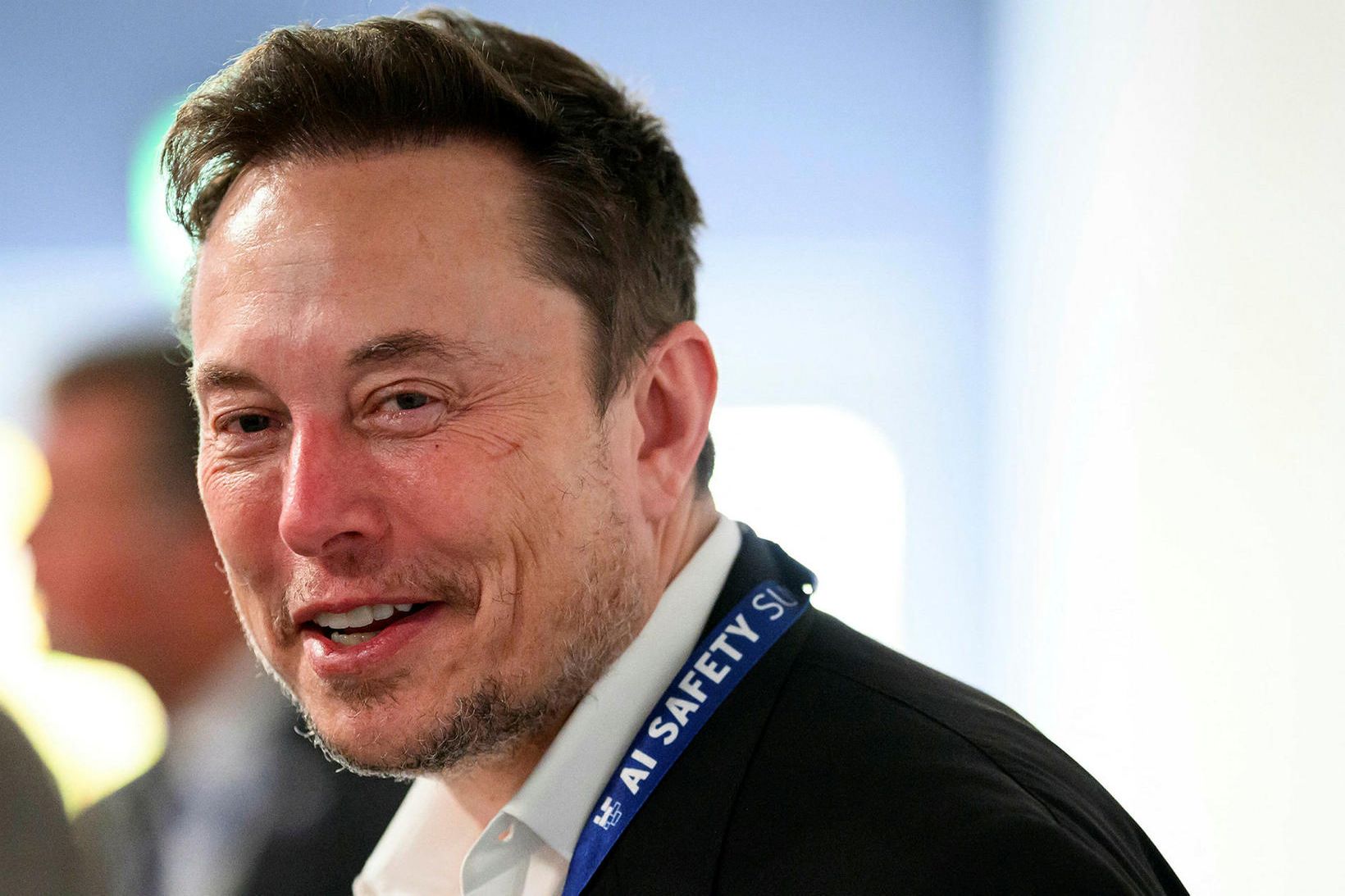 Elon Musk kveðst hvorki drekka né reykja gras en segir …