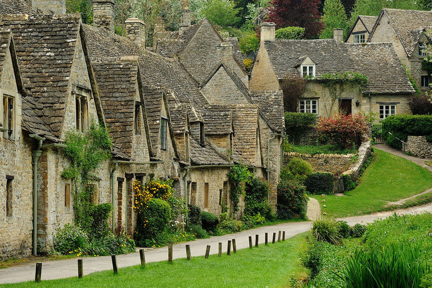 Þorpið Bibury í Gloucestershire á Englandi þykir með fallegri þorpum …