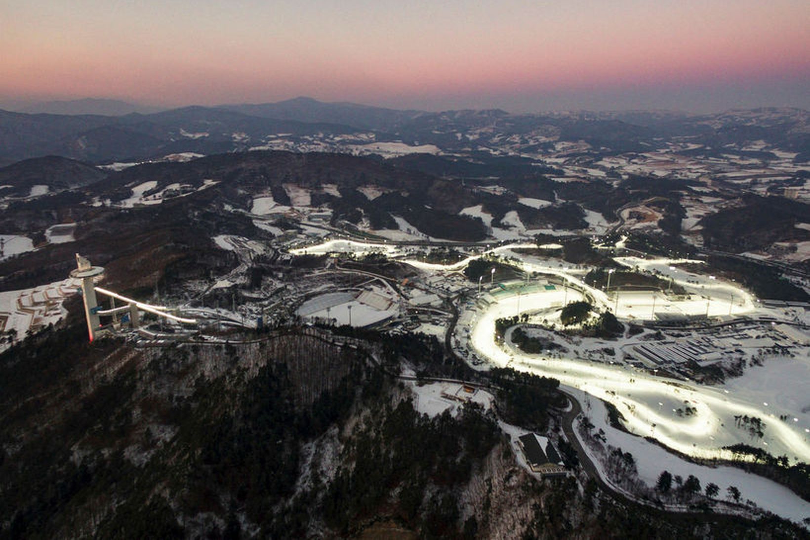 Horft yfir hluta af keppnissvæðinu í Pyeongchang.