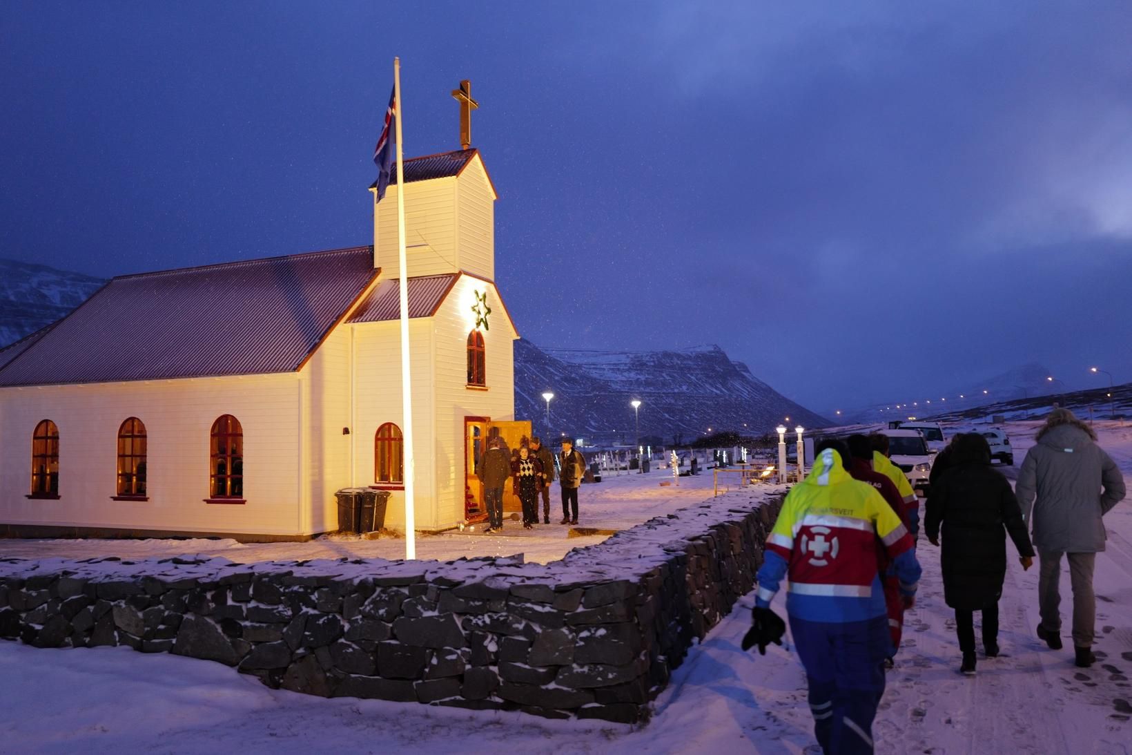 Fólk lagði leið sína í kirkjuna.