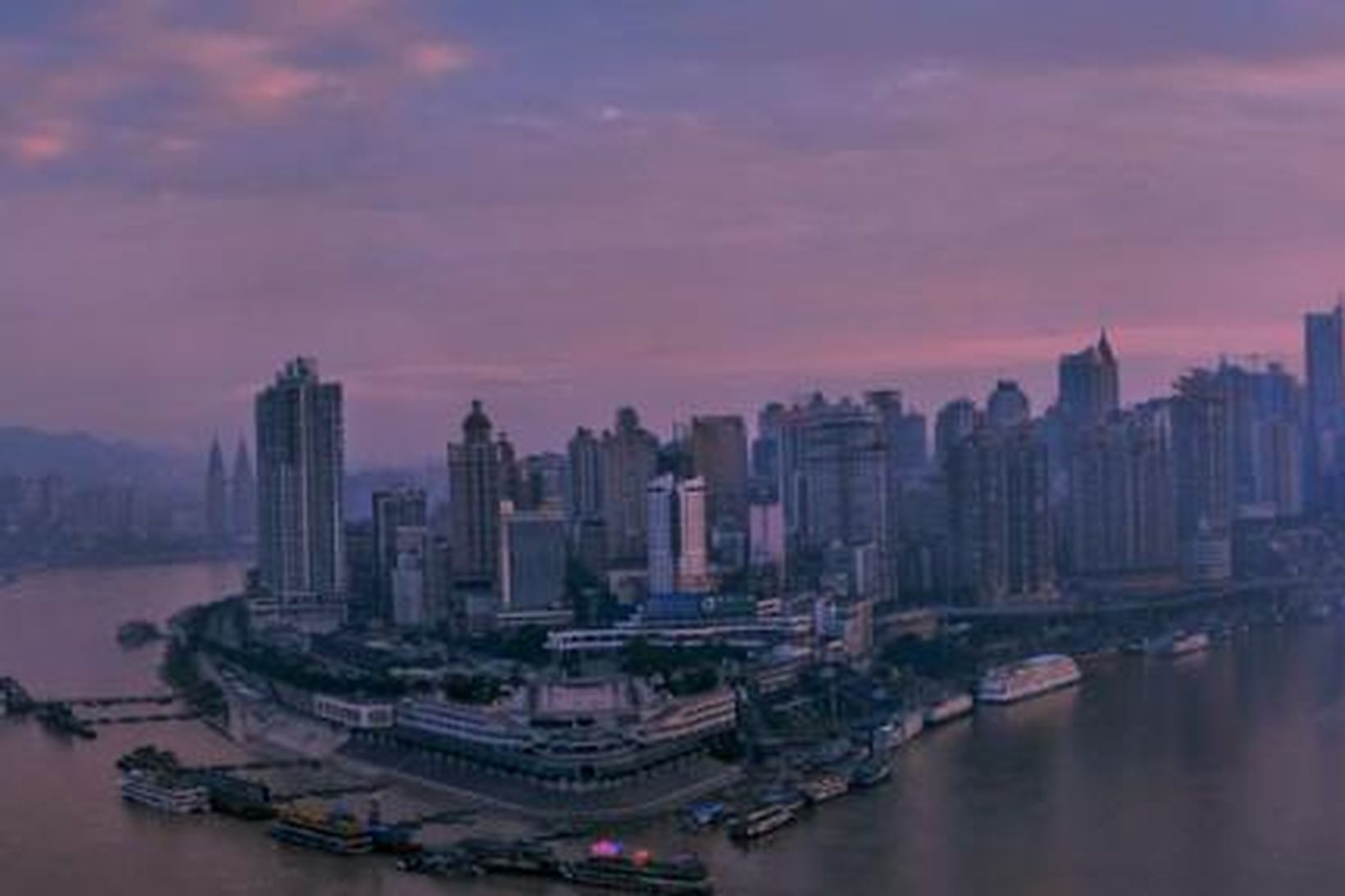 Stórborgin Chongqing í Kína. Mynd úr myndasafni.